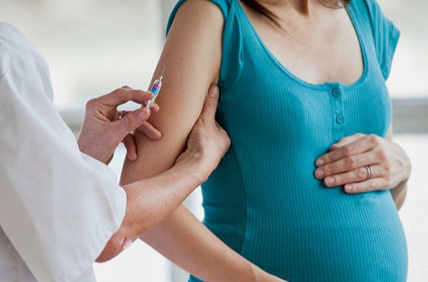 Tiêm ngừa trước và trong khi mang thai: những điều bạn cần biết